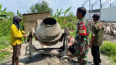 Pastikan Kualitas Sesuai Standar, Babinsa Sogo Awasi Pengecoran Koperasi Merah Putih