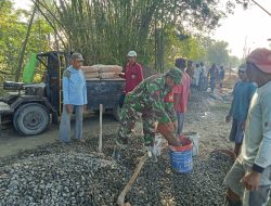 Bangun Jembatan Garuda Pertama, TNI dan Warga Desa Jati Bahu-Membahu