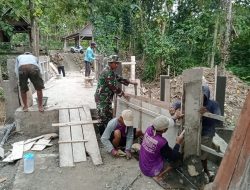 Wujud Kemanunggalan TNI dan Rakyat, Bangun Jembatan Garuda di Klopoduwur Blora