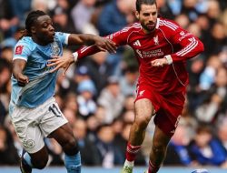 Hancur di Etihad! Van Dijk dan Arne Slot Jadi Sasaran Utama Kritik Media Inggris