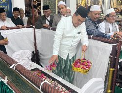 Tradisi Buka Kelambu Sunan Pojok Berlangsung Khidmat, Putar Roda Ekonomi Blora