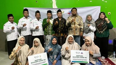 NU CARE-LAZISNU MWCNU Kedamean Salurkan Beasiswa Kader NU Rp112,3 Juta