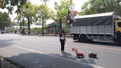 Mat Tohek Serahkan Saweran Rp300 Ribu Proyek Sekolah Rakyat ke Kejaksaan Blora