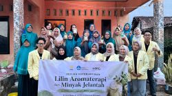 Eco Candle: Olah Minyak Jelantah Jadi Peluang Usaha, Mahasiswa PPG UNNES Berdayakan Ibu PKK