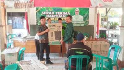 Srikandi DPR RI Eva Monalisa Serahkan Bantuan Speaker untuk Majelis Taklim